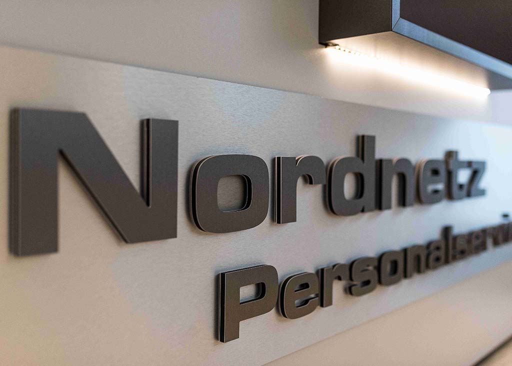 Nordnetz Personalservice Edewecht-Schriftzug an der Wand